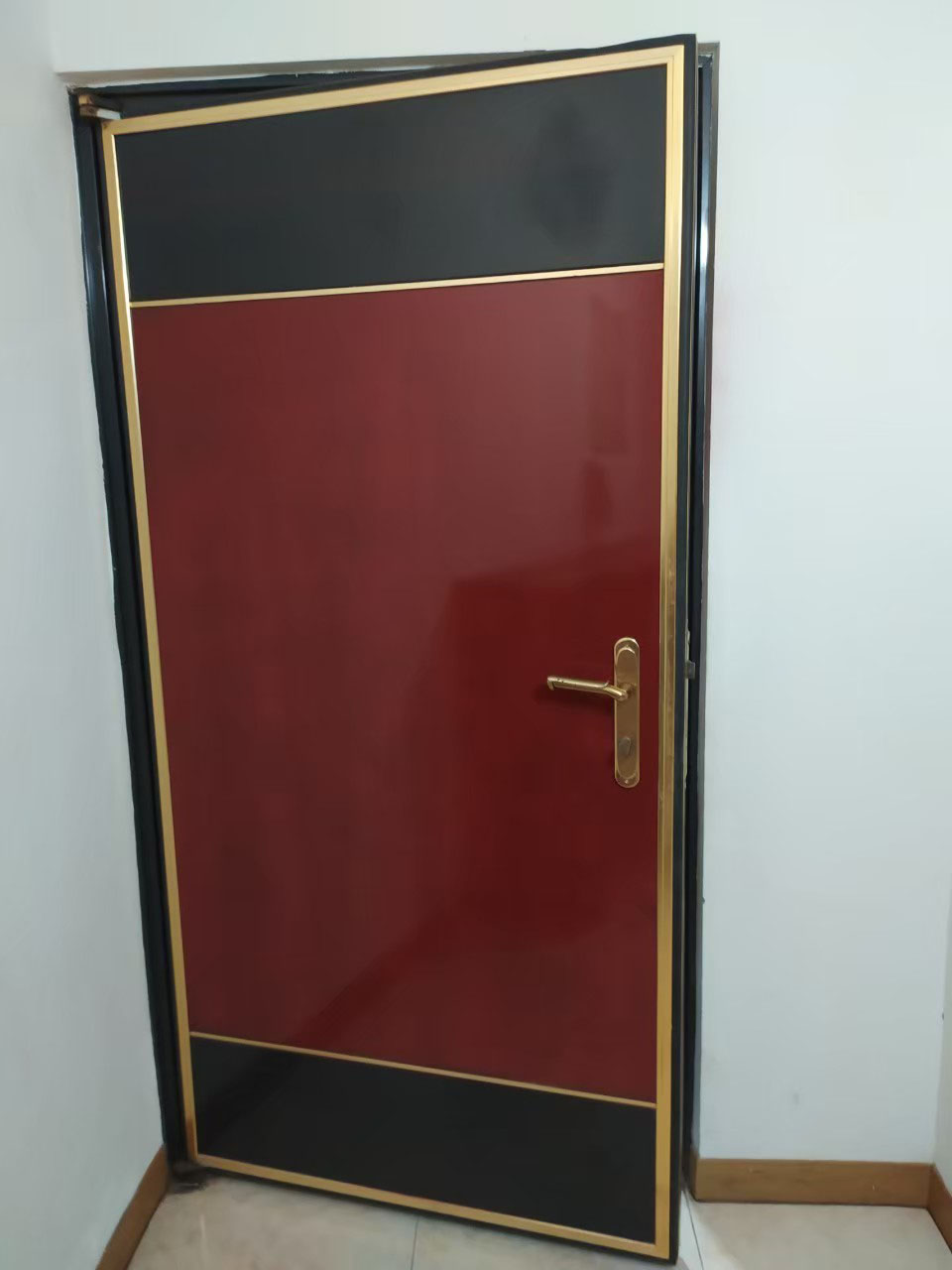台南室內鐵門鏽蝕修補噴漆 施工後